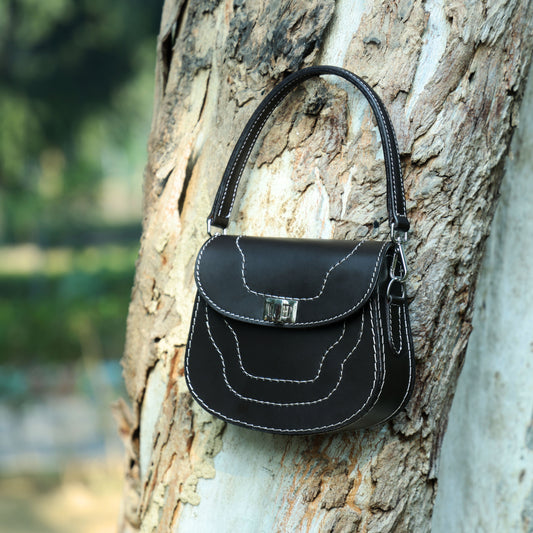 Stylish Celtic Leather Bag - Perfect Blend of Tradition & Modern Fashion, Art:- BG-1365