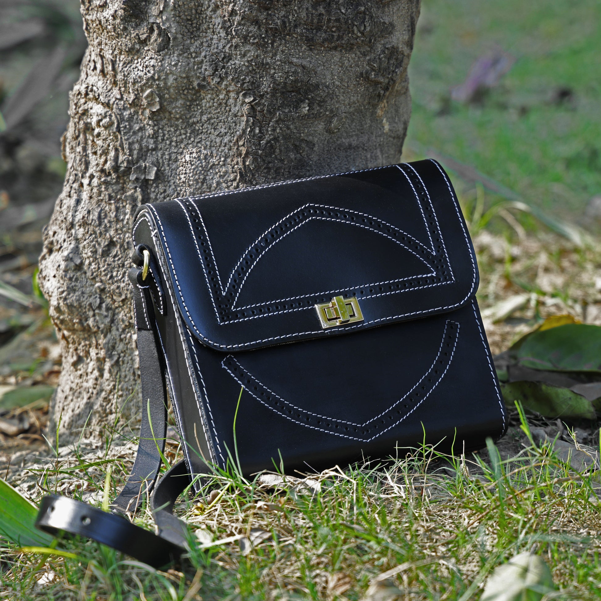 Stylish & Attractive Leather Bag - The Perfect Fashion Accessory  Art: BG-1366