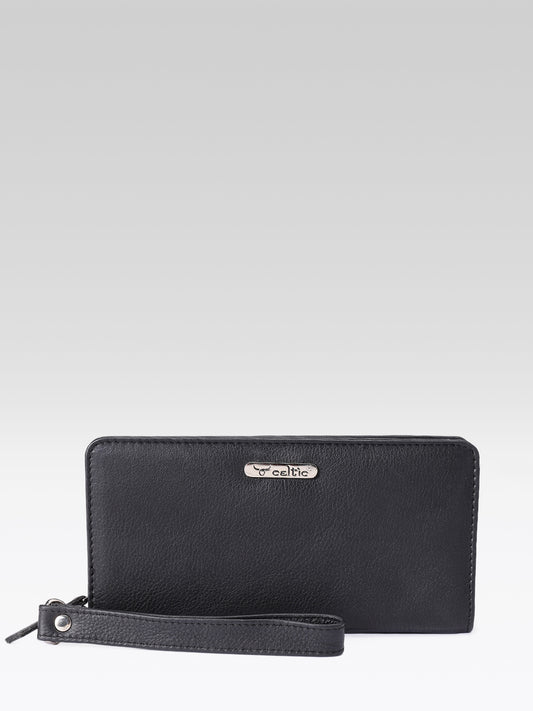 Stylish Ladies Black Clutch- Timeless Elegance and Versatility