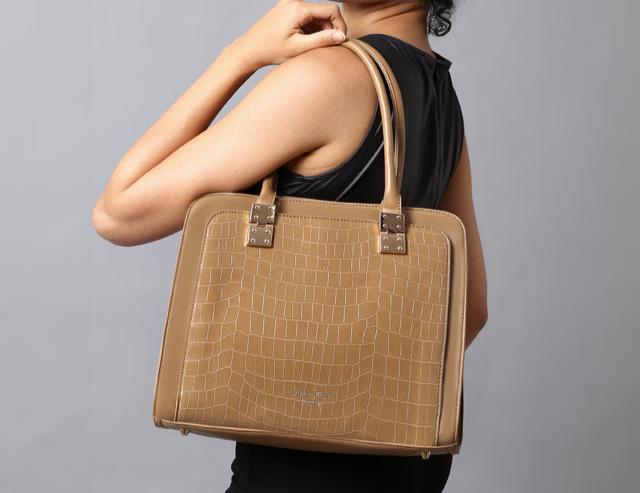 Fashionable Synthetic Nude Bag  Chic, Modern & Versatile Handbag, ART:_DK-2012