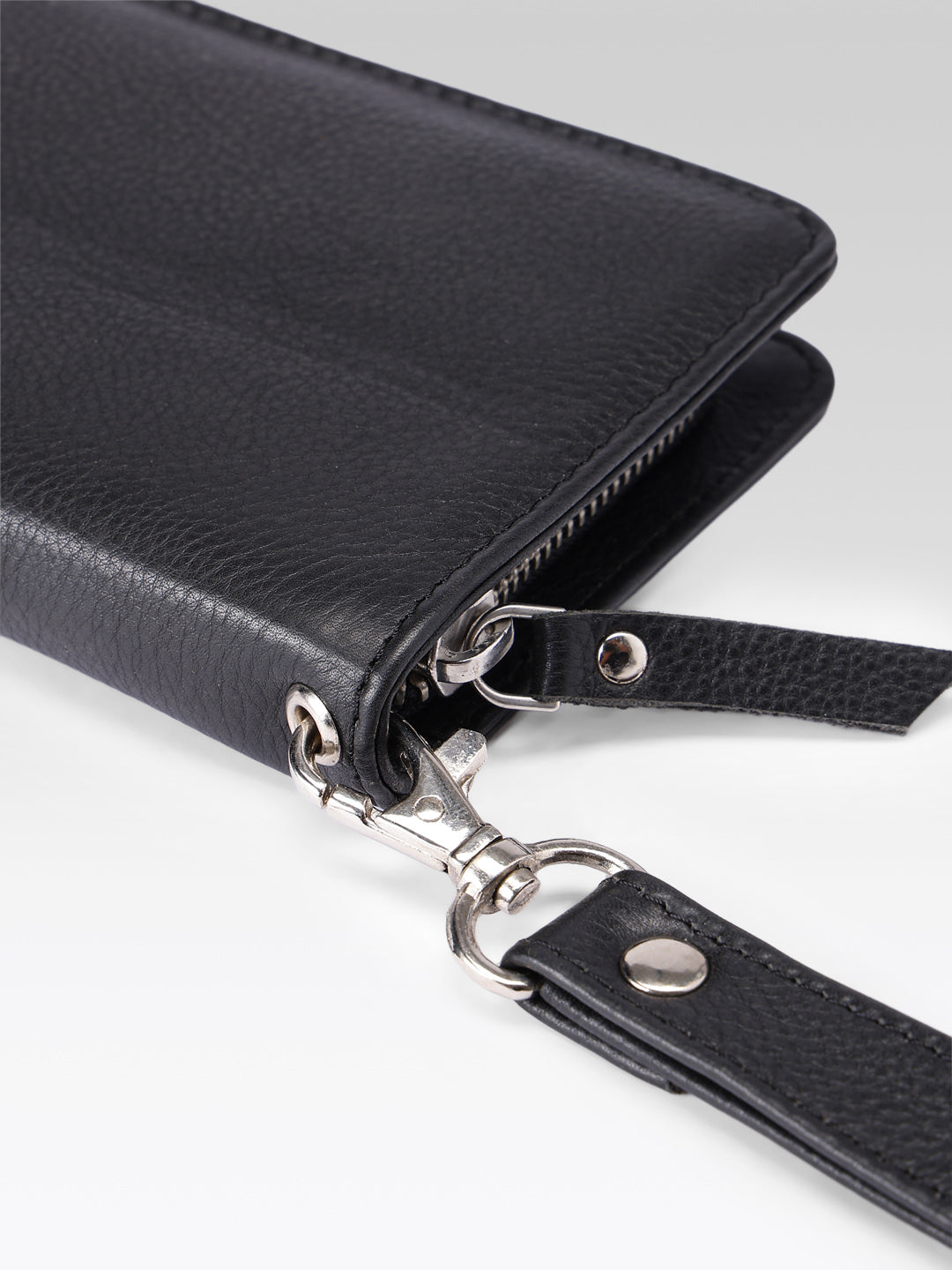 Stylish Ladies Black Clutch- Timeless Elegance and Versatility